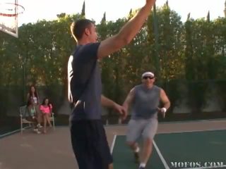 Fajok között szex -ban kosárlabda bíróság videó